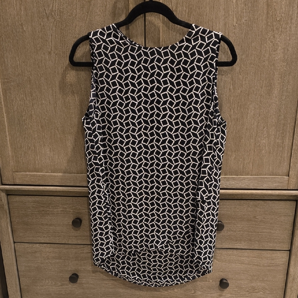 Chico's Black and White Geometric Sleeveless Blouse